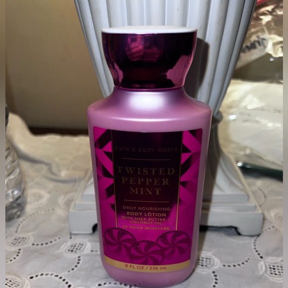 New bbw twisted peppermint lotion full size 8 Oz - Picture 2 of 4